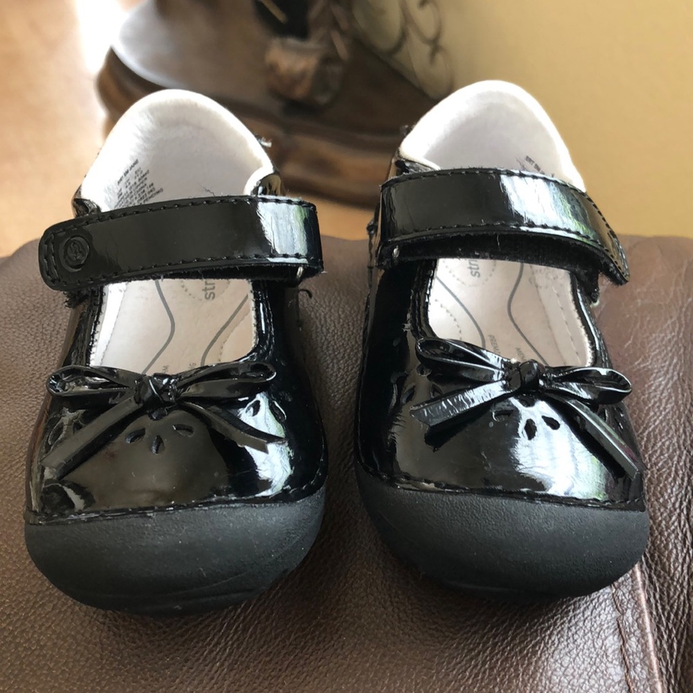 US size 5 Stride Rite Black